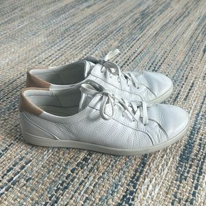 Ecco white leather sneakers with brown heel accent